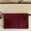Pocheà bandoulière en cuir daim bordeaux