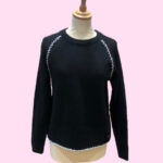 Pull manches longues noir coutures blanches