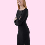 Robe pull noir ajustée pour femme