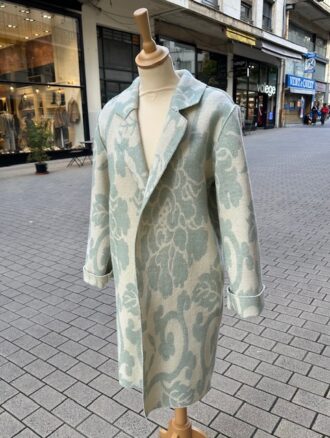 Manteau stylé pièce unique