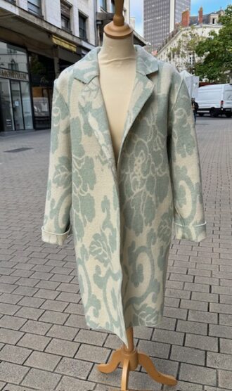 Manteau chaud et stylé