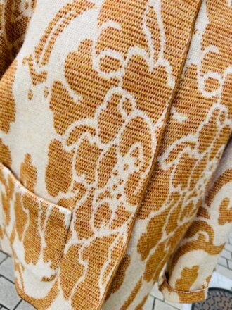 Veste tissée dans une filature artisanale