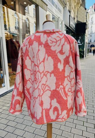 Veste tissée en laine motifs fleurs et végétaux