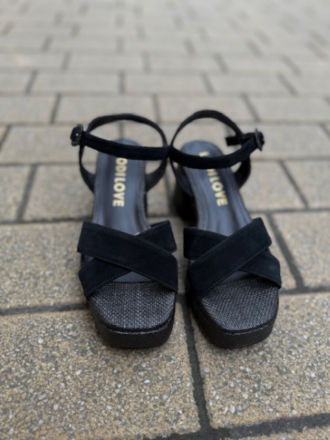 Magasin de chaussures pour femmes dans le centre ville de Nantes