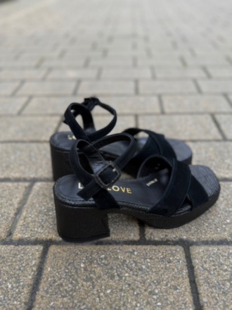 Magasin de chaussures pour femmes dans le centre ville de Nantes