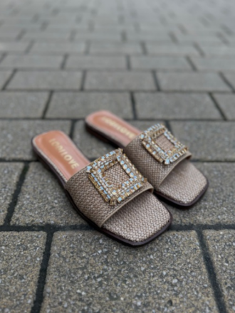 Magasin de chaussures pour femmes dans le centre ville de Nantes