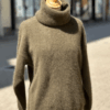 Pull col roulé en raccoon kaki Boutique de vêtements pour femmes Nantes centre ville