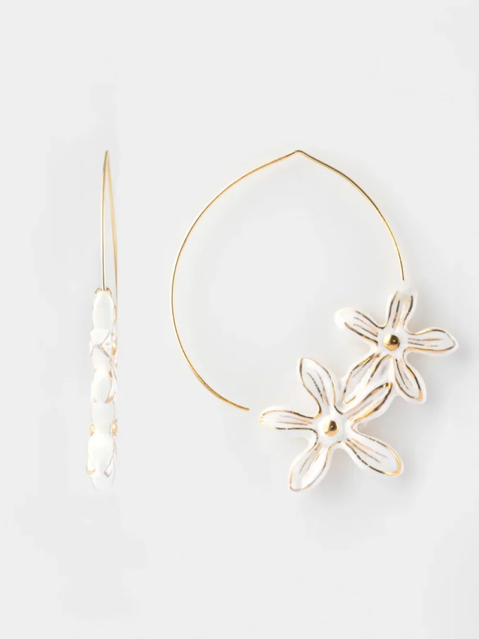 Grandes créoles fleurs d'Erine blanche Bijoux porcelaine Nach dans le centre de Nantes