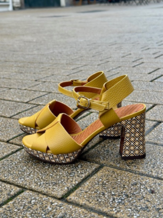 Boutique de chaussures pour femmes dans le centre ville de Nantes