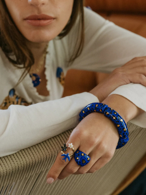 Gros bracelet bleu avec motifs animalier Bijoux Nach dans le centre ville de Nantes chez Mlle à Nantes